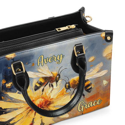 2 Bees And Daisy - Personalized Leather Handbag MS-NH1622C